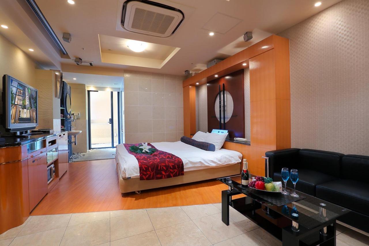 Hotel Axis -アクシス- (Adults Only) Osaka Dış mekan fotoğraf