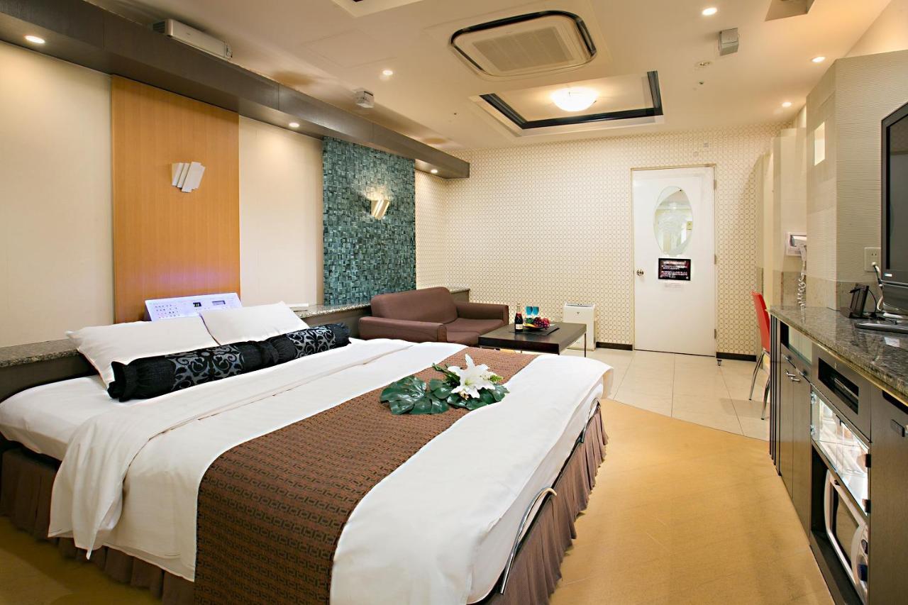 Hotel Axis -アクシス- (Adults Only) Osaka Dış mekan fotoğraf